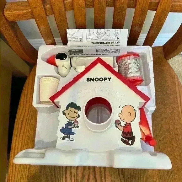 Peanuts Snoopy Sno-Cone Machine Kids Snow Maker Toy Ice Shavings, Red, White - Picture 3 of 8